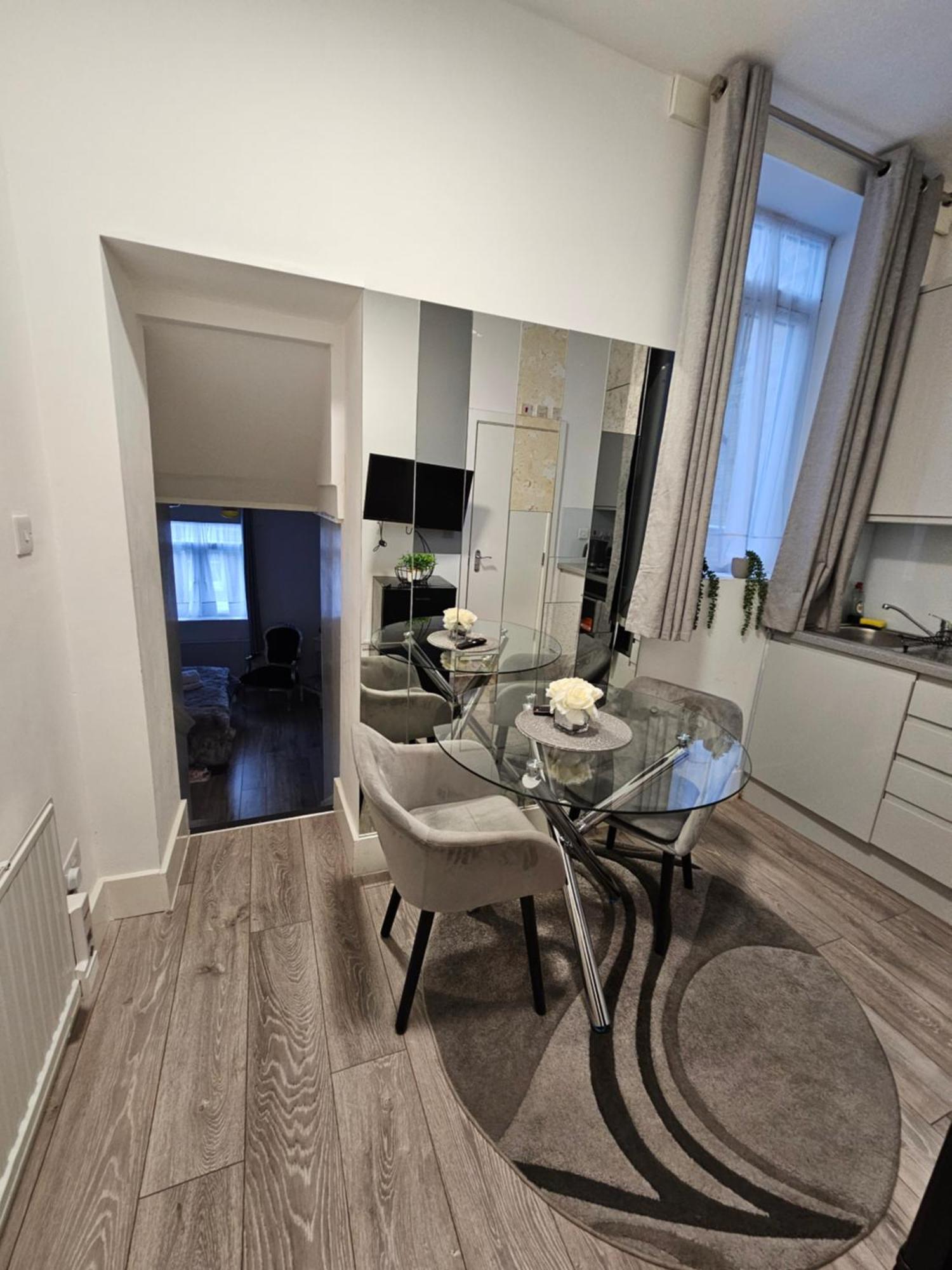 Large Studio Apartment 30 Mins To Oxford Street London Eksteriør billede